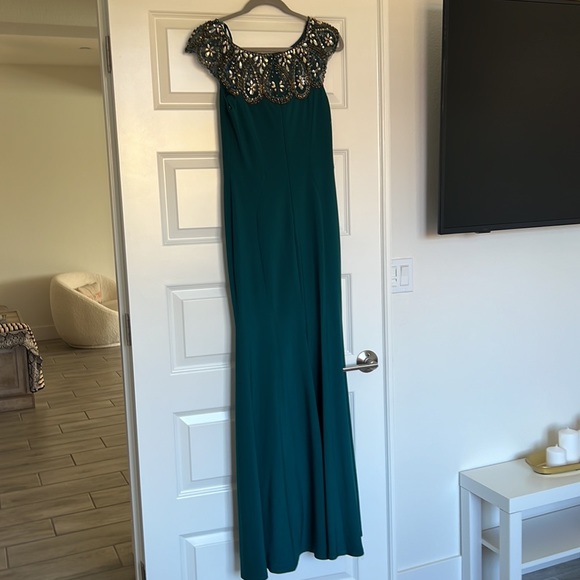 Hunter green elegant dress - Picture 3 of 4